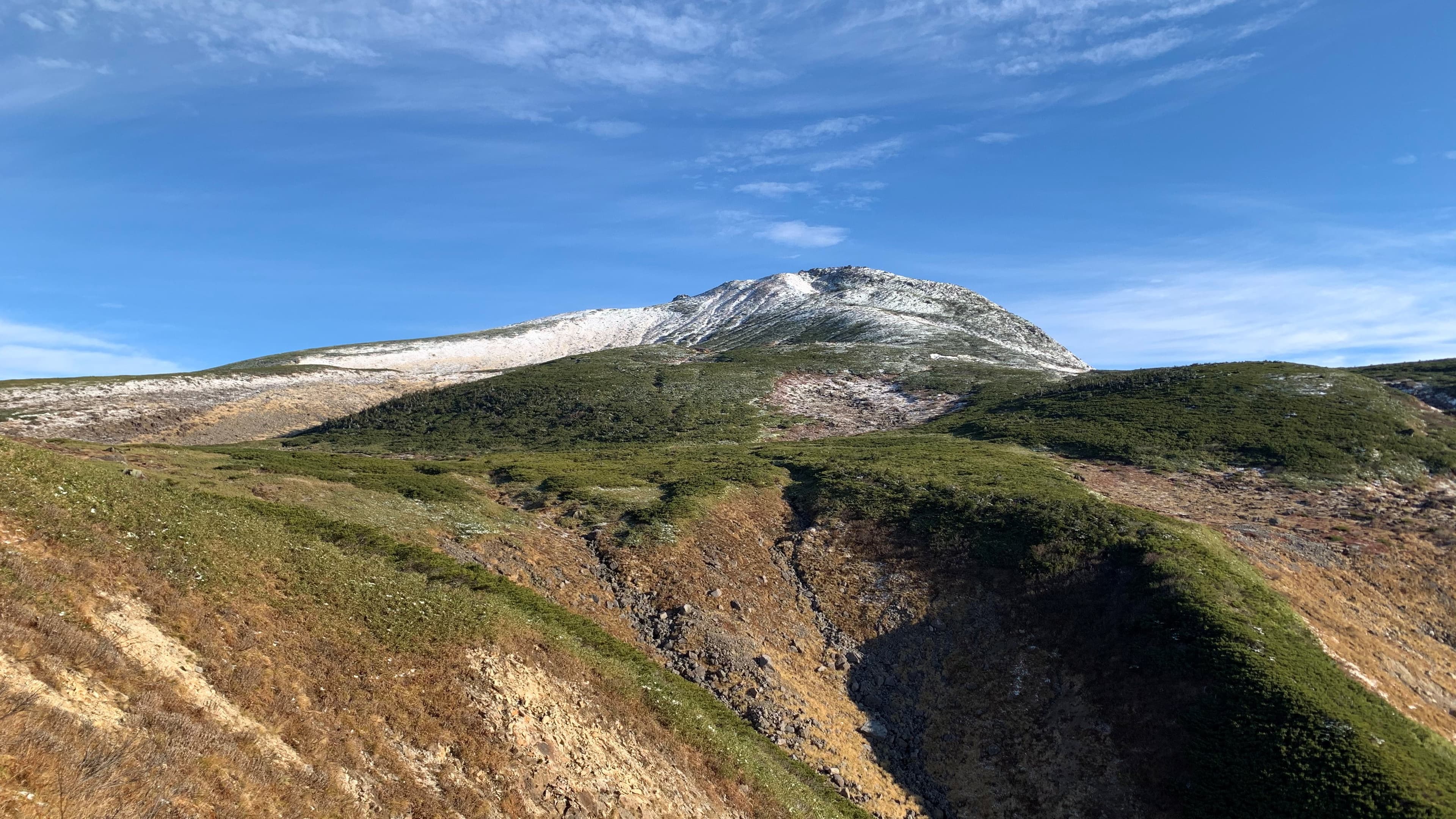 初冠雪直後の白山の風景